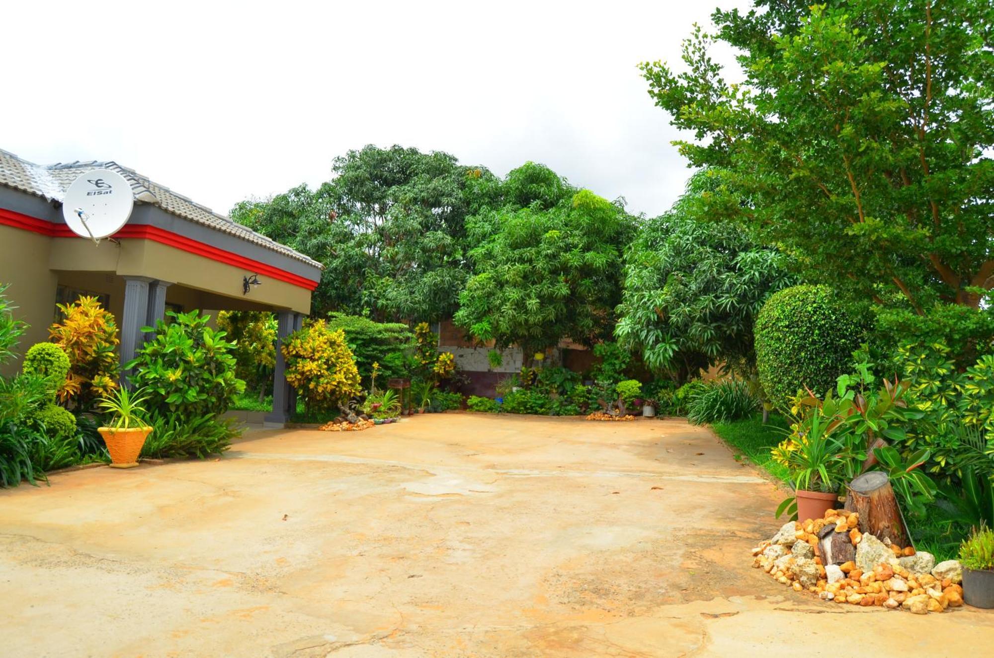 Chobe Kulotu Guest House Kasane Exterior foto